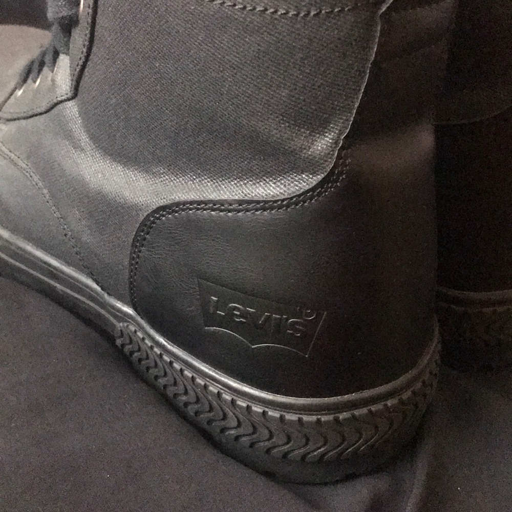 Men’s Black Levi’s Boots